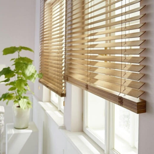 Деревянные жалюзи на балкон