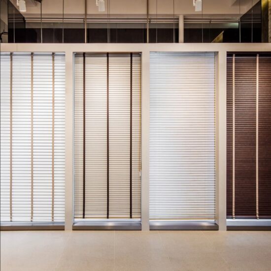 Алюминиевые горизонтальные жалюзи в кладовку